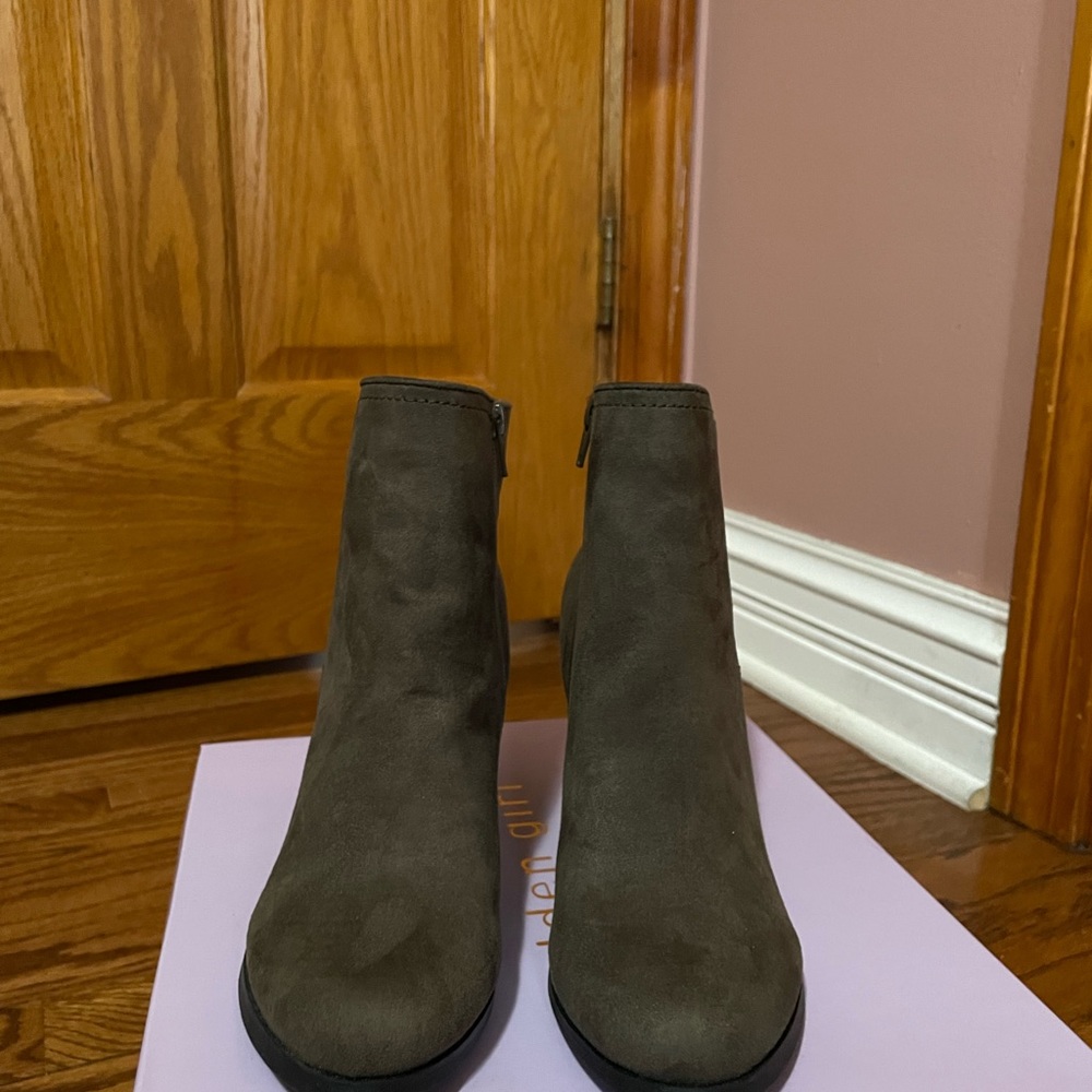 Booties - Picture 5 of 7
